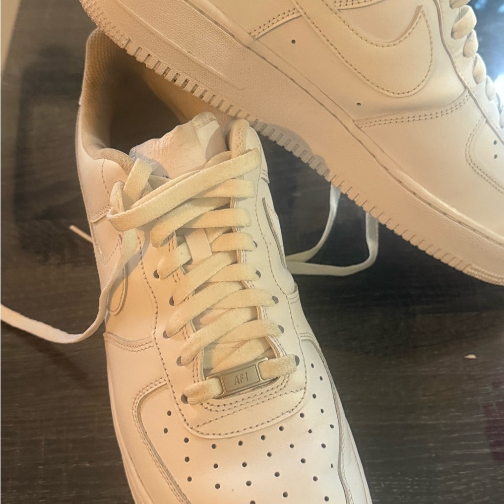 Men's White Low-Top Sneakers with Cushioned Comfort - Picture 3 of 7